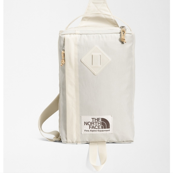 The North Face Handbags - 🎉The North Face Berkeley Field Bag🎉 Please read description.